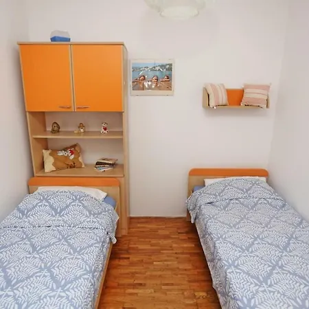 4446c Διαμέρισμα *
