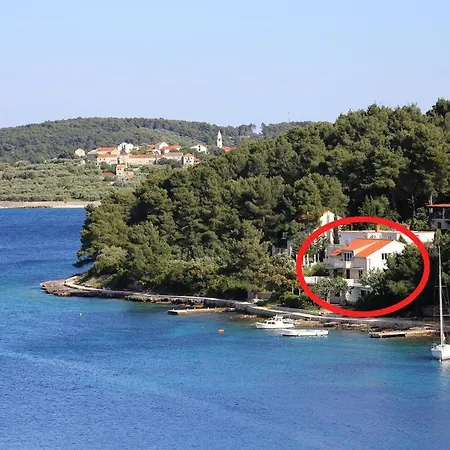 4446c * Λομπάρδα